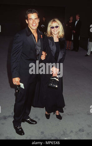 Virginia Madsen .,Antonio Sabato jr  + Jack-Madsen .Virginie  + Sabato jr,Ant événement dans la vie d'Hollywood, Californie - Red Carpet Event, USA, Cinéma, Célébrités, photographie, Bestof, Arts, Culture et divertissement, Célébrités, Mode Topix Meilleur de Hollywood, la vie, événement dans la vie d'Hollywood, Californie - Tapis rouge et en backstage, cinéma, télévision, célébrités, célébrités de la musique, Topix Bestof, Arts, Culture et divertissement, vertical, une seule personne, la photographie, les trois quarts, de 1993 à 1999, l'enquête de crédit , tsuni@Gamma-USA.com Tsuni / USA,  = = = Red Carpet Event, USA, industrie du film, cel Banque D'Images