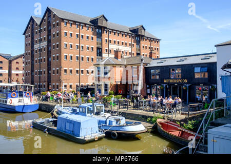 Le connétable d'Angleterre, un pub à l'wetherspoons docks historiques gloucester gloucestershire angleterre,uk Banque D'Images