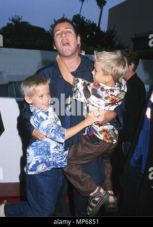 Adam Sandler  + Dylan Sprouse  + ColeSandler Adam +Dylan Sprouse +Cole événement dans la vie d'Hollywood, Californie - Red Carpet Event, USA, Cinéma, Célébrités, photographie, Bestof, Arts, Culture et divertissement, Célébrités, Mode Topix Meilleur de Hollywood, la vie, événement dans la vie d'Hollywood, Californie - Tapis rouge et en backstage, cinéma, télévision, célébrités, célébrités de la musique, Topix Bestof, Arts, Culture et divertissement, vertical, une seule personne, la photographie, les trois quarts, de 1993 à 1999, l'enquête de crédit , tsuni@Gamma-USA.com Tsuni / USA,  = = = Red Carpet Event, USA, Cinéma, Célébrités, Banque D'Images