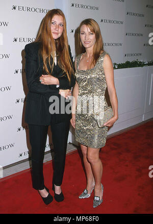 Jane Seymour & Katie (d)Seymour Jane & fille Katie événement dans la vie d'Hollywood, Californie - Red Carpet Event, USA, Cinéma, Célébrités, photographie, Bestof, Arts, Culture et divertissement, Célébrités, Mode Topix Meilleur de Hollywood, la vie, événement dans la vie d'Hollywood, Californie - Tapis rouge et en backstage, cinéma, télévision, célébrités, célébrités de la musique, Topix Bestof, Arts, Culture et divertissement, vertical, une seule personne, la photographie, les trois quarts, de 1993 à 1999, l'enquête de crédit , tsuni@Gamma-USA.com Tsuni / USA,  = = = Red Carpet Event, USA, Cinéma, Célébrités, photographie, Banque D'Images