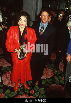 Silvester Stallone & maman Jackie Stallone, Sylvester & Jackie -3 événement dans la vie d'Hollywood, Californie - Red Carpet Event, USA, Cinéma, Célébrités, photographie, Bestof, Arts, Culture et divertissement, Célébrités, Mode Topix Meilleur de Hollywood, la vie, événement dans la vie d'Hollywood, Californie - Tapis rouge et en backstage, cinéma, télévision, célébrités, célébrités de la musique, Topix Bestof, Arts, Culture et divertissement, vertical, une seule personne, la photographie, les trois quarts, de 1993 à 1999, l'enquête de crédit , tsuni@Gamma-USA.com Tsuni / USA,  = = = Red Carpet Event, USA, Cinéma, Célébrités, Ph Banque D'Images
