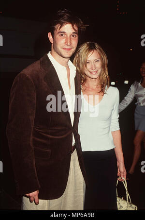 Un Noah Wyle. Tracy Warbin - femme Wyle Noah et Tracy Warbin événement dans la vie d'Hollywood, Californie - Red Carpet Event, USA, Cinéma, Célébrités, photographie, Bestof, Arts, Culture et divertissement, Célébrités, Mode Topix Meilleur de Hollywood, la vie, événement dans la vie d'Hollywood, Californie - Tapis rouge et en backstage, cinéma, télévision, célébrités, célébrités de la musique, Topix Bestof, Arts, Culture et divertissement, vertical, une seule personne, la photographie, les trois quarts, de 1993 à 1999, l'enquête de crédit , tsuni@Gamma-USA.com Tsuni / USA,  = = = Red Carpet Event, USA, Cinéma, célébrités, photographe Banque D'Images