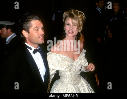 Los Angeles, CA - le 19 janvier : (L-R) Acteur Harry Hamlin et l'actrice Nicollette Sheridan assister au 48e Congrès annuel Golden Globe Awards le 19 janvier 1991 au Beverly Hilton Hotel à Beverly Hills, Californie. Photo de Barry King/Alamy Stock Photo Banque D'Images