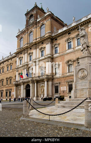 Académie de l'armée italienne, vue de la Piazza Roma, palais ducal de Modène. Banque D'Images