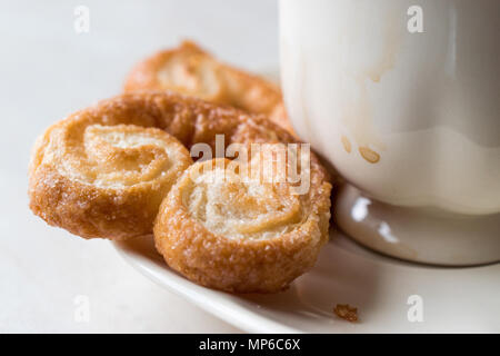 Palmier Cookies with Coffee Cup. Concept de dessert . Banque D'Images