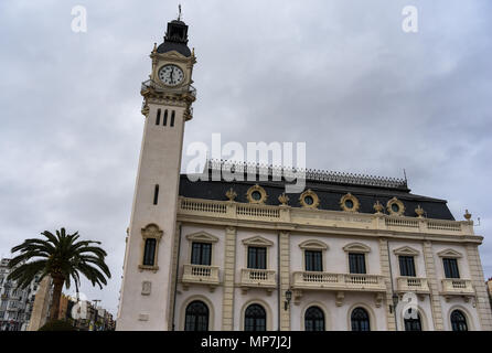 Le bâtiment de l'horloge dans le Port de Valence le bâtiment de l'horloge dans le Port de Valence Banque D'Images