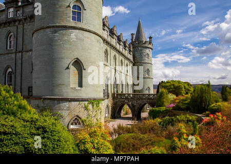 Historique Le Château d'Inveraray tourelles à partir de 1789, siège du Clan Campbell, se dresse sur les rives du Loch Fyne, ARGYLL & BUTE, Ecosse, Royaume-Uni Banque D'Images