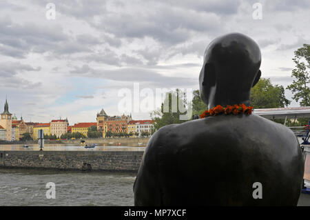 Statue de l'harmonie, à la mémoire de Sri Chinmoy Musée Kampa, sur la rive de la Vltava, Prague, République Tchèque Banque D'Images