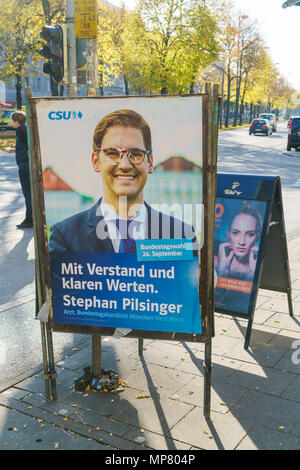 Munich, Allemagne - 20 octobre 2017 : la publicité du candidat de la CSU dans la rue, pour les élections du Bundestag de l'automne Banque D'Images