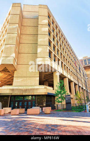 Washington D.C., USA - 2 mai 2015 : J. Edgar Hoover de l'immeuble qui est situé à Washington DC, aux Etats-Unis. C'est le bâtiment principal de l'Office fédéral de l'inve Banque D'Images