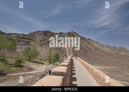 Surplombant la Grande Muraille, Jiayuguan, Gansu, Chine Banque D'Images