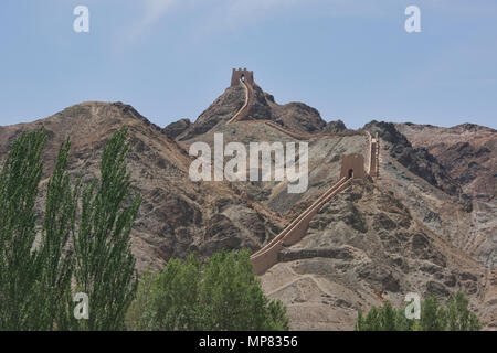 Surplombant la Grande Muraille, Jiayuguan, Gansu, Chine Banque D'Images