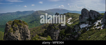 Babin zub - Stara Planina, la Serbie. Babin zub est un sommet dans le massif de la montagne Stara Planina, dans le sud-est de la Serbie. Banque D'Images