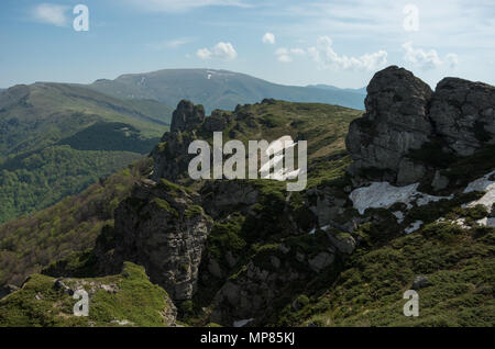 Babin zub - Stara Planina, la Serbie. Babin zub est un sommet dans le massif de la montagne Stara Planina, dans le sud-est de la Serbie. Banque D'Images