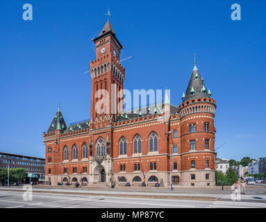 En brique rouge de style néo-gothique de l'Hôtel de Ville (Rådhuset Hesingborg) achevé en 1897 et conçu par l'architecte Alfred Hellerstrom, Helsingborg, Scania, Suède Banque D'Images