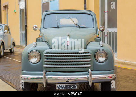 FIAT 500 C 'Topolino' (1950) - un classique vintage voiture italienne, Cagliari, Sardaigne, Italie Banque D'Images