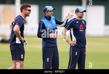 L'Angleterre (de gauche à droite) James Anderson, Joe Racine et Dawid Malan durant la session à filets, du seigneur de Londres. Banque D'Images