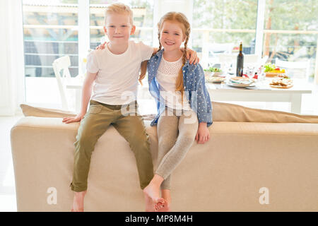 Gingembre mignon Enfants à la maison Banque D'Images