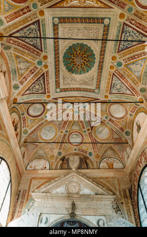 Certosa di Pavia, Italie - 18 mai 2018 : plafond de la Certosa di Pavia, typique de l'architecture lombarde et allie le style gothique et Renaissance Banque D'Images