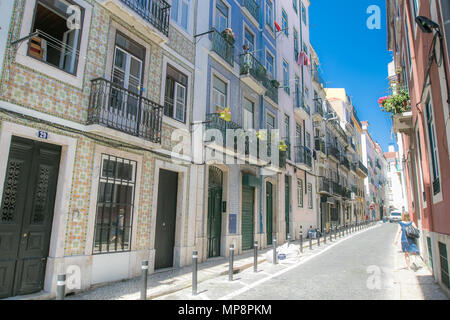 Rue typique de Lisbonne. Banque D'Images
