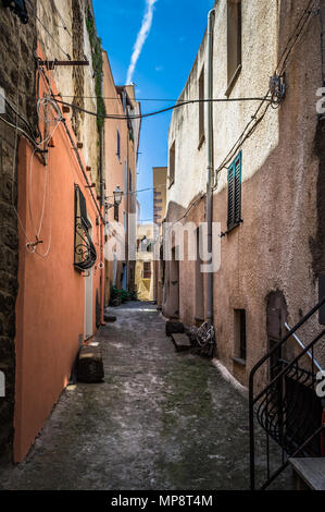 L'allée magnifique vieille ville de Castelsardo - Sardaigne - Italie Banque D'Images