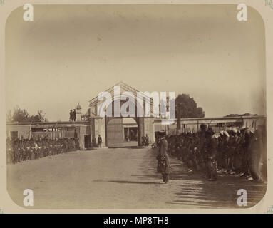 Русский. ханство Кокандское : Город. Андиджан Ворота дворца English : khanat de Kokand. La Ville d'Andijan. Porte du palais Anglais : khanat de Kokand. Ville d'Andidzhan. Embarquement à l'浩罕汗国。Palais 中文 : 安集延城 宫殿大门。Português : Canato de Kokand. Cidade de Andidzhan. Palácio do portão العربية : خانات خوقند. مدينة أنديجان. بوابة القصر Español : Kanato de Kokand. Ciudad de Andiján. Puerta del Palacio . Русский : Эта фотография входит этнографическую «Туркестанского часть в" всестороннего альбома - исследования Центральной Азии, предпринятого того после, как в 1860-годах регионе установилось х в господство Россий Banque D'Images
