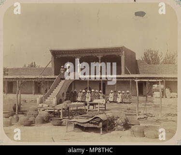 Русский. ханство Кокандское : Город. Андиджан Главный караван сарай процессе строительства-в English : khanat de Kokand. La Ville d'Andijan. Caravansérail principal en construction English : khanat de Kokand. Ville d'Andidzhan. Caravansérail principal en construction 浩罕汗国 安集延城 中文 :。。修建中的主要商队旅馆 Português : Canato de Kokand. Cidade de Andidzhan. Caravançará sob principal construção العربية : خانات خوقند. مدينة أنديجان. رئيسي الإنشاء تحت خان Español : Kanato de Kokand. Ciudad de Andiján. Caravasar principal en construcción . Русский : Эта фотография входит этнографическую «Туркестанского часть в' альбома - все Banque D'Images