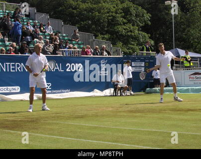 Peter-Fleming et Peter Mcnamara jouer au tournoi de tennis de Liverpool Fairbrother/AlamyPeter crédit Ian Fleming Banque D'Images