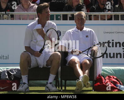 Peter-Fleming et Peter Mcnamara jouer au tournoi de tennis de Liverpool Fairbrother/AlamyPeter crédit Ian Fleming Banque D'Images