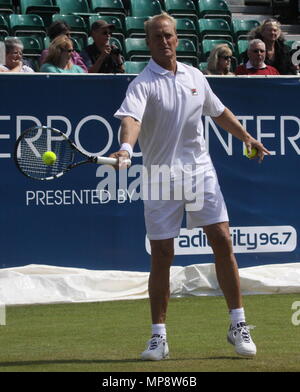 Peter-Fleming et Peter Mcnamara jouer au tournoi de tennis de Liverpool Fairbrother/AlamyPeter crédit Ian Fleming Banque D'Images