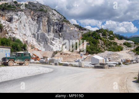 CARRARA, ITALIE - 20 mai 2108 : les carrières de marbre dans les Alpes Apuanes près de Carrara, Massa Carrara (Italie). Banque D'Images