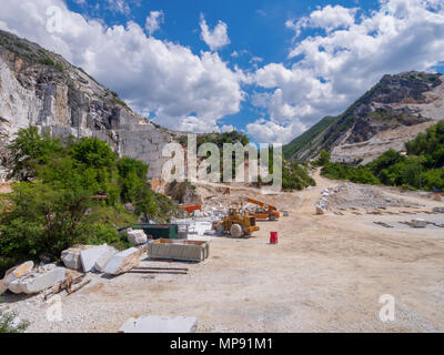 CARRARA, ITALIE - 20 mai 2108 : les carrières de marbre dans les Alpes Apuanes près de Carrara, Massa Carrara (Italie). Banque D'Images