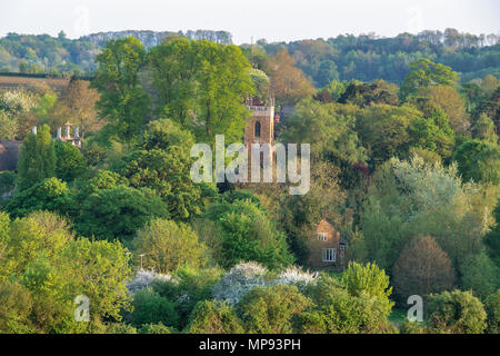 L'église Saint Peter ad Vincula dans le sud de Newington en plein soleil du printemps. South Newington, Oxfordshire, Angleterre Banque D'Images