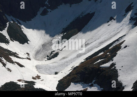 La neige avalanches dans Dolinka Kozia (cirque), Tatras, Pologne Banque D'Images