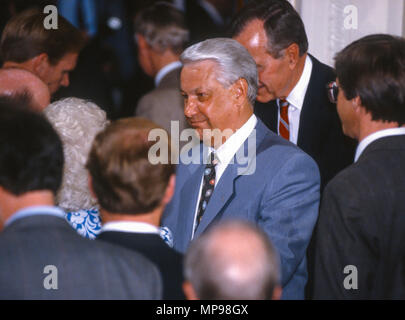 WASHINGTON, DC, USA - 17 juin 1992 : Le Président de la Russie Boris Yeltin en conférence de presse au prix de la Maison blanche au cours de sommet avec le président George H. W. Bush. Banque D'Images