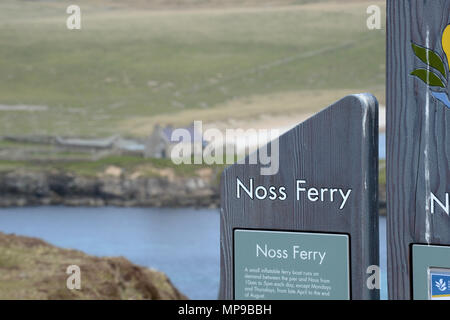 La signalisation et le zoom des photos de Noss national nature reserve est de Shetland off Bressay uniquement accessible par les petites nervures Banque D'Images