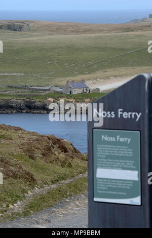 La signalisation et le zoom des photos de Noss national nature reserve est de Shetland off Bressay uniquement accessible par les petites nervures Banque D'Images