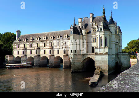 Excursion en bateau sur le Cher au Château de Chenonceau, Chenonceau, Loire, Center-Val de Loire, France Banque D'Images