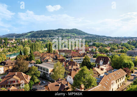 Berne, Suisse - le 31 août 2016 : Panorama de la vieille ville et la rivière de l'Aar à Berne, Suisse. Vu à partir de la Bundesterrasse Banque D'Images