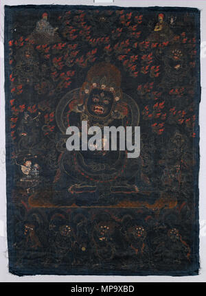 . Anglais : Mahakala, protecteur de la tente, au Tibet. La détrempe et or sur soie bleue, de l'image : 29 x 20 1/2 in. (73,7 x 52,1 cm) Total : 30 1/4 x 21 3/4 in. (76,8 x 55,2 cm). Cette masse noire peinture est une visualisation de Mahakala comme Panjarantha, le protecteur éclairé du bouddhisme. Il foule aux pieds un cadavre de sexe masculin sous ses pieds et l'écorchage affiche un couteau (kartrika) dans la main droite et une coupe du crâne (kapala) à sa gauche, met en œuvre pour couper à travers le délire et l'ignorance. Un rituel wand (gandi) est équilibré dans les escrocs de ses bras. Panjaranatha est comprise comme la "original" Mahakala Banque D'Images