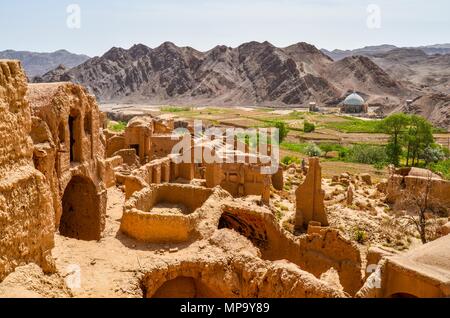 Ruines de la ville de brique de boue Kharanaq abandonnés près de l'ancienne ville de Yazd, Iran. Banque D'Images