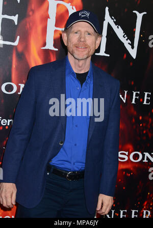 Ron Howard - directeur 061 au Los Angeles Projection d'Inferno à la DGA Theatre de Los Angeles. 25 octobre 2016.Une Ron Howard - directeur 061 ------------- Red Carpet Event, Vertical, USA, Cinéma, Célébrités, photographie, Bestof, Arts, Culture et divertissement, Célébrités Topix fashion / Vertical, Best of, événement dans la vie d'Hollywood, Californie - Tapis rouge et en backstage, USA, Cinéma, Célébrités, cinéma, télévision, Célébrités célébrités musique, photographie, Arts et culture, Bestof, divertissement, Topix trois quarts, vertical, une personne, à partir de l'an , 2016, dans Banque D'Images