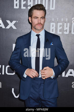 Chris Pine 065 arrivant à la Star Trek au-delà de la première à l'Embarcadero à San Diego Convention Comicon ( ), le 20 juillet 2016.Chris Pine 065 ------------- Red Carpet Event, Vertical, USA, Cinéma, Célébrités, photographie, Bestof, Arts, Culture et divertissement, Célébrités Topix fashion / Vertical, Best of, événement dans la vie d'Hollywood, Californie - Tapis rouge et en backstage, USA, Cinéma, Célébrités, cinéma, télévision, Célébrités célébrités musique, photographie, Arts et culture, Bestof, divertissement, Topix trois quarts, vertical, une personne, à partir de l'an , 2016, inquir Banque D'Images