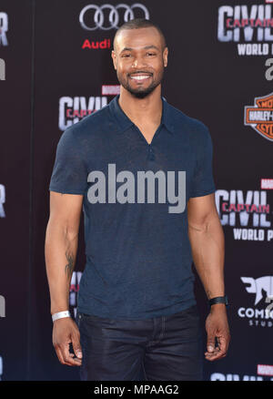 Isaiah Mustafa à Captain America, la Première Guerre Civile au Dolby Theatre de Los Angeles. 12 avril 2016.Isaiah Mustafa ------------- Red Carpet Event, Vertical, USA, Cinéma, Célébrités, photographie, Bestof, Arts, Culture et divertissement, Célébrités Topix fashion / Vertical, Best of, événement dans la vie d'Hollywood, Californie - Tapis rouge et en backstage, USA, Cinéma, Célébrités, cinéma, télévision, Célébrités célébrités musique, photographie, Arts et culture, Bestof, divertissement, Topix trois quarts, vertical, une personne, à partir de l'an , 2016, enquête tsuni-Gamma@US Banque D'Images