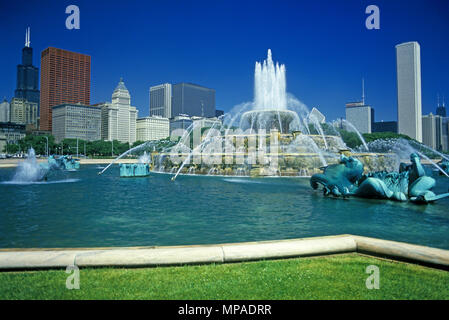 Historique 1988 fontaine de Buckingham (©EDWARD BENNETT / MARCEL LOYAU 1927) GRANT PARK SKYLINE CHICAGO ILLINOIS USA Banque D'Images