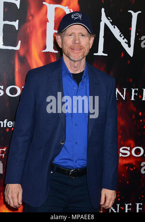 Ron Howard - directeur 062 au Los Angeles Projection d'Inferno à la DGA Theatre de Los Angeles. 25 octobre, 2016.Ron Howard - directeur 062 ------------- Red Carpet Event, Vertical, USA, Cinéma, Célébrités, photographie, Bestof, Arts, Culture et divertissement, Célébrités Topix fashion / Vertical, Best of, événement dans la vie d'Hollywood, Californie - Tapis rouge et en backstage, USA, Cinéma, Célébrités, cinéma, télévision, Célébrités célébrités musique, photographie, Arts et culture, Bestof, divertissement, Topix trois quarts, vertical, une personne, à partir de l'an , 2016, inqu Banque D'Images