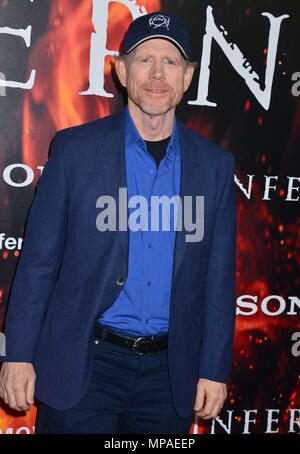 Ron Howard - directeur 153 au Los Angeles Projection d'Inferno à la DGA Theatre de Los Angeles. 25 octobre, 2016.Ron Howard - directeur 153 ------------- Red Carpet Event, Vertical, USA, Cinéma, Célébrités, photographie, Bestof, Arts, Culture et divertissement, Célébrités Topix fashion / Vertical, Best of, événement dans la vie d'Hollywood, Californie - Tapis rouge et en backstage, USA, Cinéma, Célébrités, cinéma, télévision, Célébrités célébrités musique, photographie, Arts et culture, Bestof, divertissement, Topix trois quarts, vertical, une personne, à partir de l'an , 2016, inqu Banque D'Images