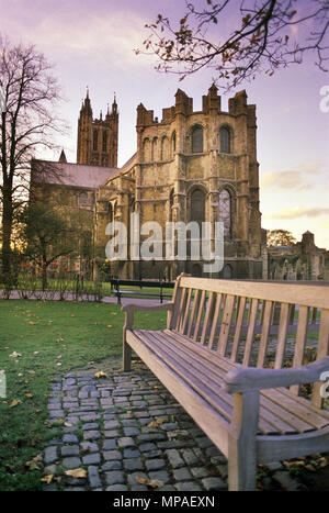 1988 BANC DE PARC BOIS historique de la cathédrale de Canterbury Kent England UK Banque D'Images