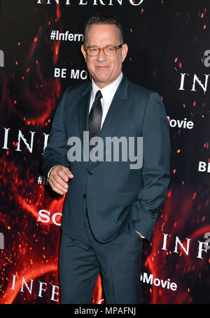 Tom Hanks 077 au Los Angeles Projection d'Inferno à la DGA Theatre de Los Angeles. 25 octobre, 2016.Tom Hanks 077 ------------- Red Carpet Event, Vertical, USA, Cinéma, Célébrités, photographie, Bestof, Arts, Culture et divertissement, Célébrités Topix fashion / Vertical, Best of, événement dans la vie d'Hollywood, Californie - Tapis rouge et en backstage, USA, Cinéma, Célébrités, cinéma, télévision, Célébrités célébrités musique, photographie, Arts et culture, Bestof, divertissement, Topix trois quarts, vertical, une personne, à partir de l'an , 2016, enquête tsuni@Gamma-USA.com Banque D'Images