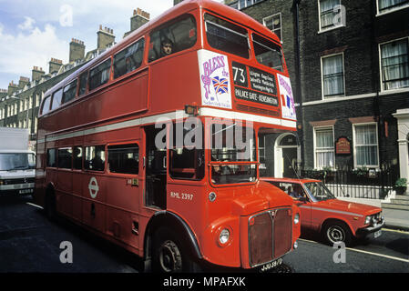 Historique 1988 AEC ROUTEMASTER ROUGE DOUBLE DECKER BUS (©1956) TRANSPORTS Londres Bloomsbury Street LONDON ENGLAND UK Banque D'Images